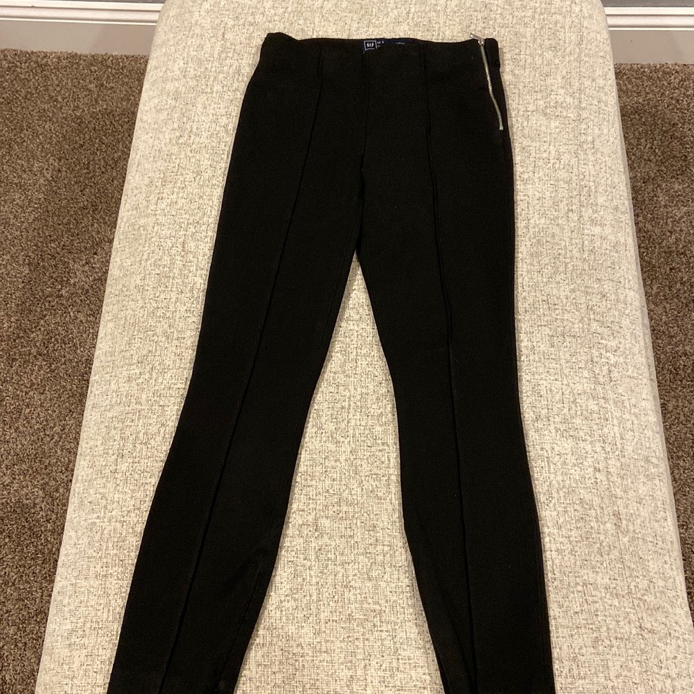 Gently worn- Gap size 2 R black bi- stretch pants